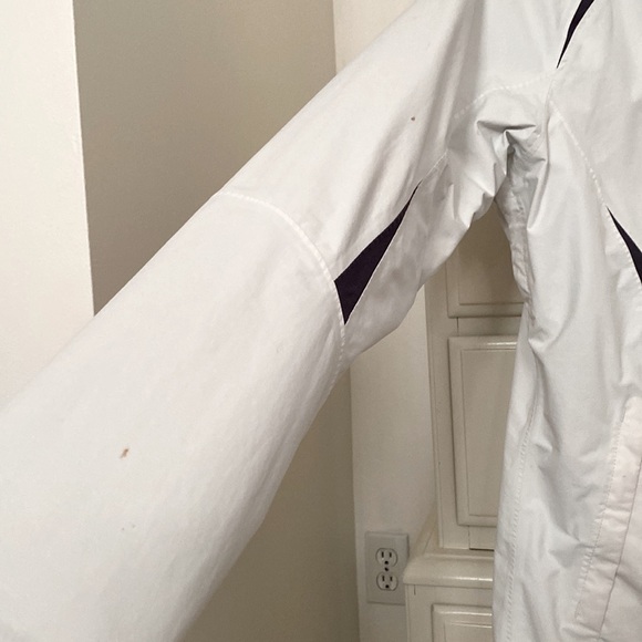 HyVent North Face Women’s rain Jacket - Picture 2 of 9